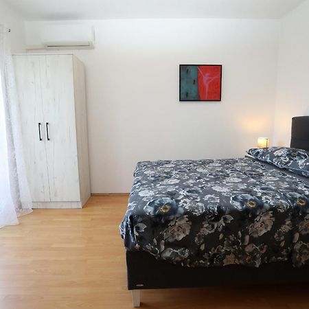 Apartmani Ivan Pula Exterior photo
